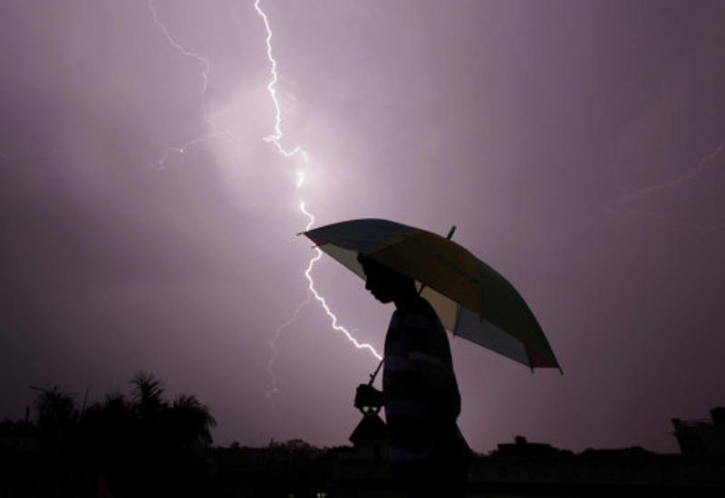Жертвами ударов молнии в Индии стали 15 человек