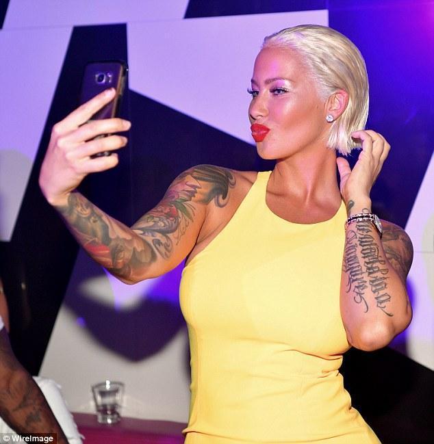 Aktrisanın yeni sevgilisiylə səmimi