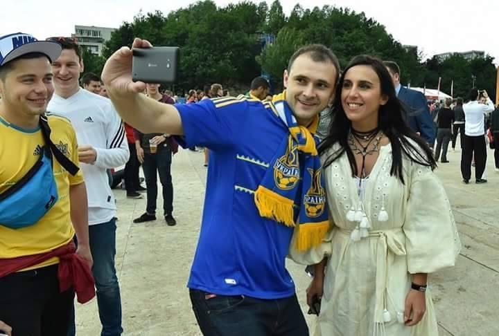 Camala ölkəsinə dəstək olmaq üçün Fransaya gəldi
