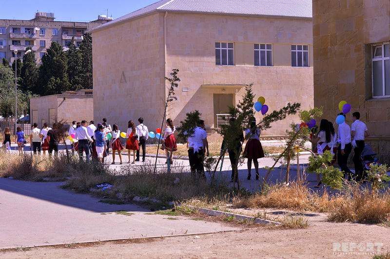 Bakı məktəblərindəki "Son zəng"dən