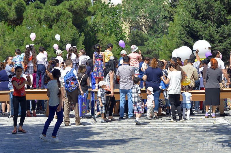 Bakı məktəblərindəki "Son zəng"dən