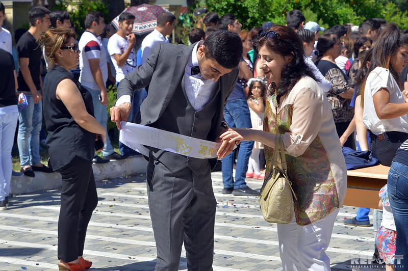 Bakı məktəblərindəki "Son zəng"dən
