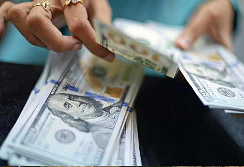 Daha bir hərrac: dollar neçəyə oldu?
