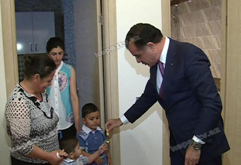 Gəncədə şəhid ailəsinə mənzil verilib