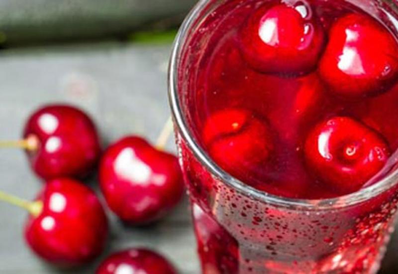 Evdə təbii albalı suyunun