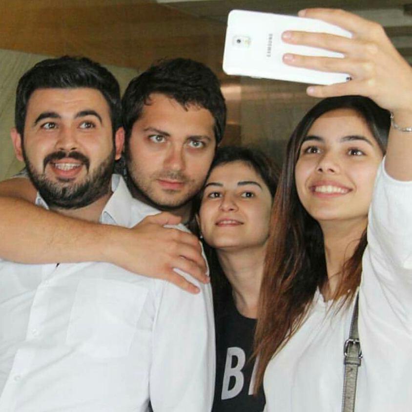 Azərbaycanlı aktyor: "Üzümə gülüb, arxamca danışırlar"