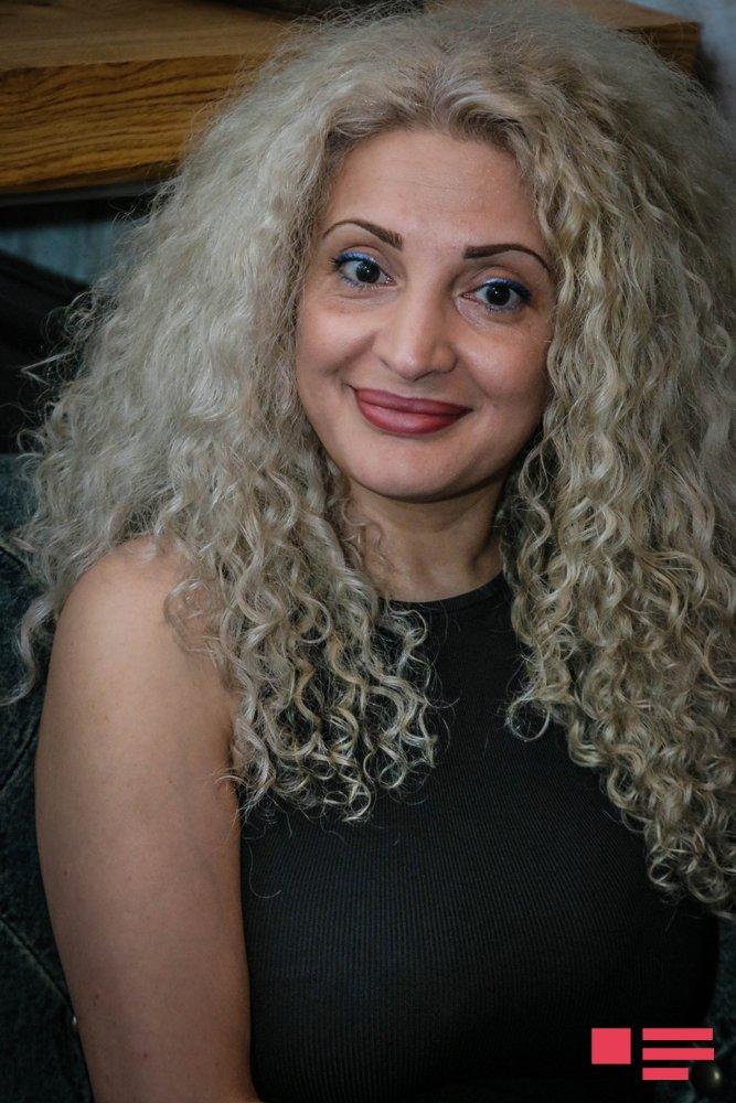 Səmra Rəhimli anası ilə