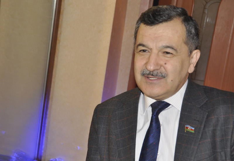 Millət vəkili maksimum bal toplayan müəllimlərdən danışdı