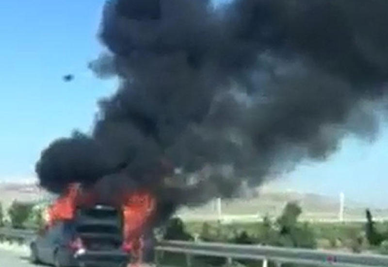 Abşeronda avtomobil yandı