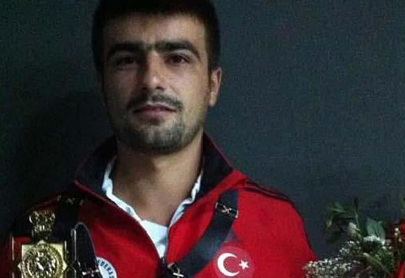 Keçmiş idmançı terrorda yaralılara kömək edərkən öldü