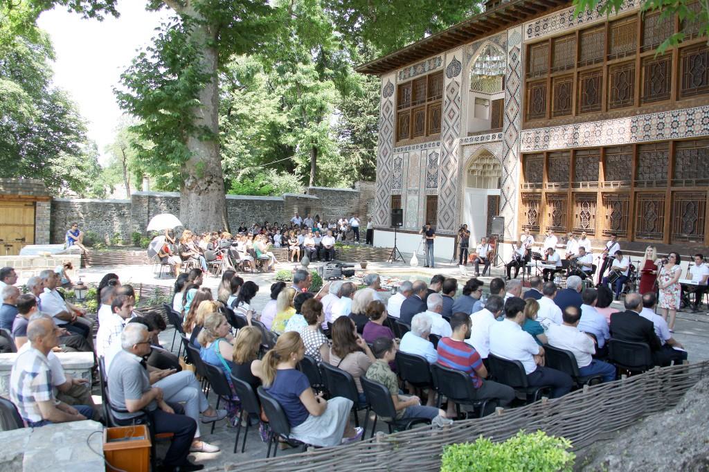 В рамках фестиваля «Шелковый путь» в Шеки выступил ансамбль «Зирвя»