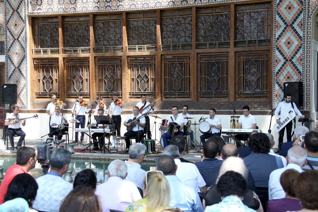 В рамках фестиваля «Шелковый путь» в Шеки выступил ансамбль «Зирвя»