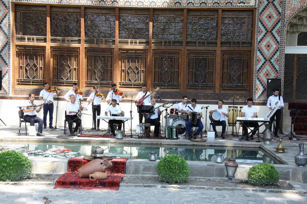 В рамках фестиваля «Шелковый путь» в Шеки выступил ансамбль «Зирвя»