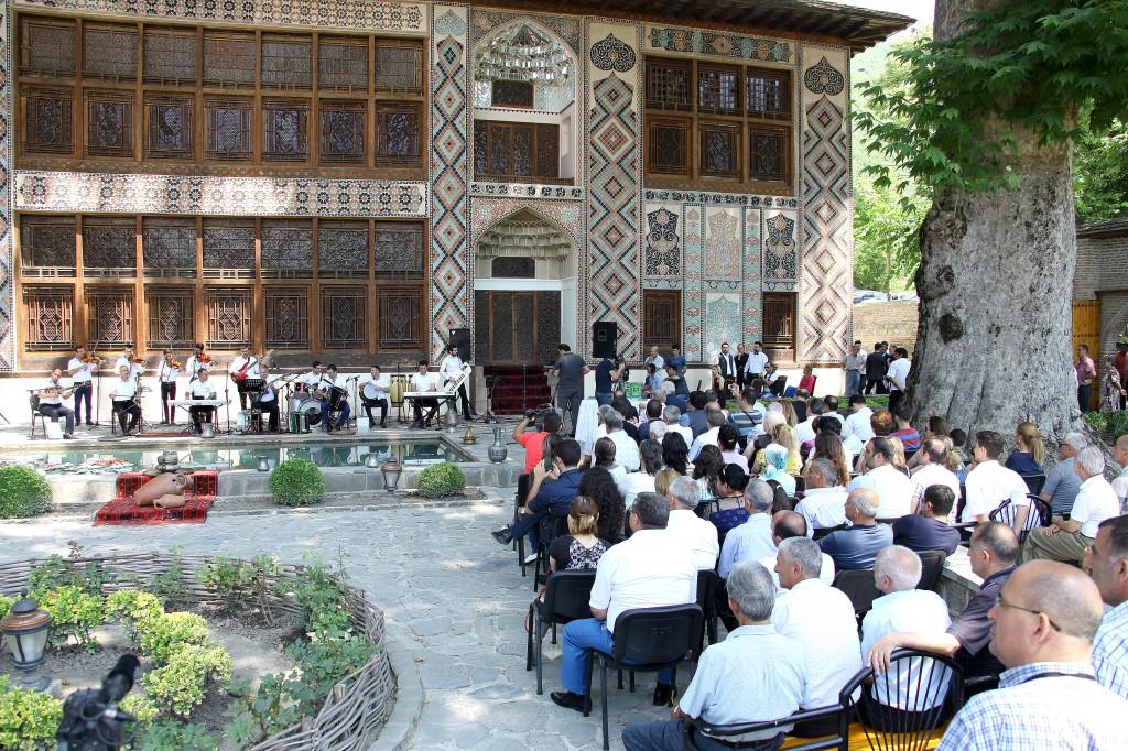 В рамках фестиваля «Шелковый путь» в Шеки выступил ансамбль «Зирвя»