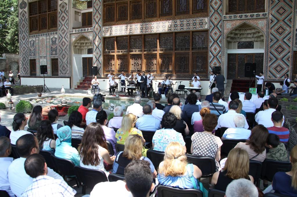 В рамках фестиваля «Шелковый путь» в Шеки выступил ансамбль «Зирвя»