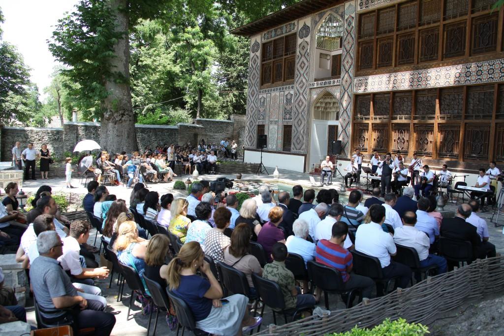 В рамках фестиваля «Шелковый путь» в Шеки выступил ансамбль «Зирвя»