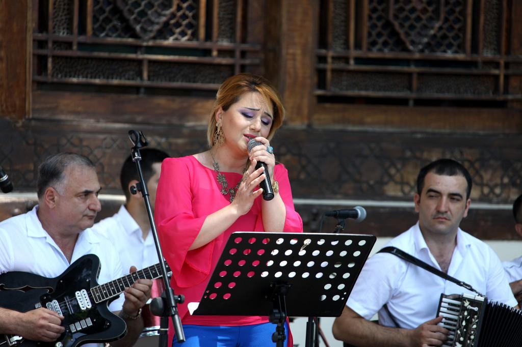 В рамках фестиваля «Шелковый путь» в Шеки выступил ансамбль «Зирвя»