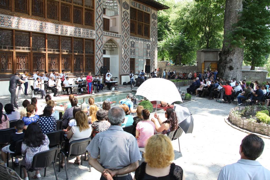 В рамках фестиваля «Шелковый путь» в Шеки выступил ансамбль «Зирвя»