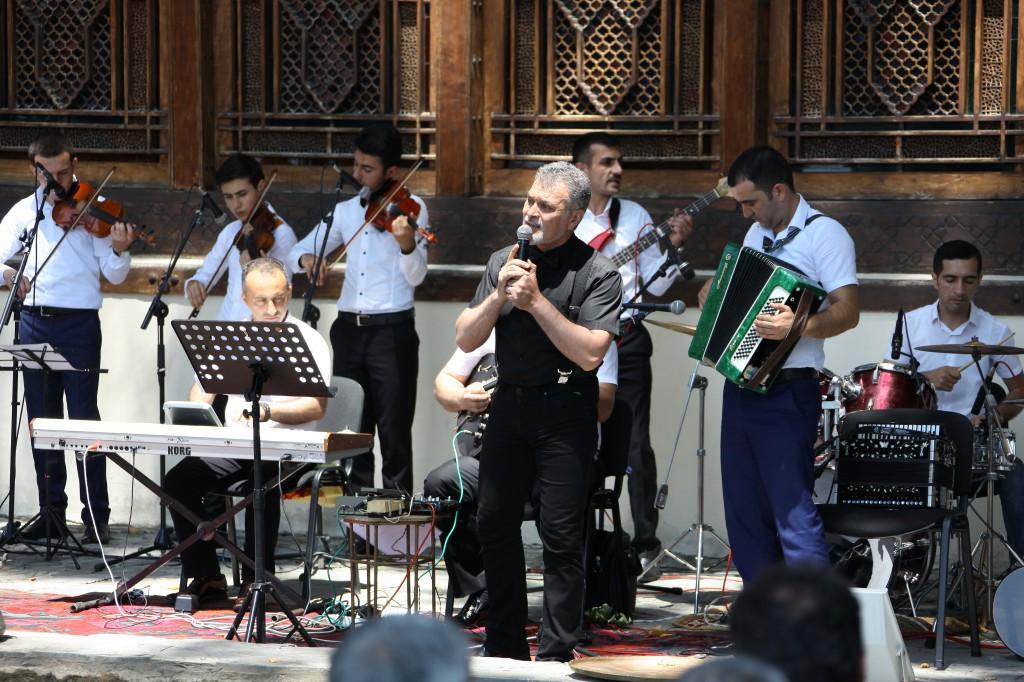 В рамках фестиваля «Шелковый путь» в Шеки выступил ансамбль «Зирвя»