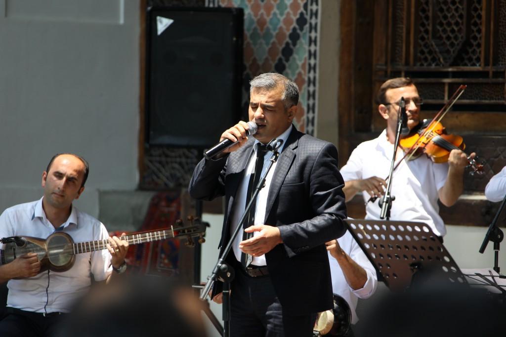 В рамках фестиваля «Шелковый путь» в Шеки выступил ансамбль «Зирвя»