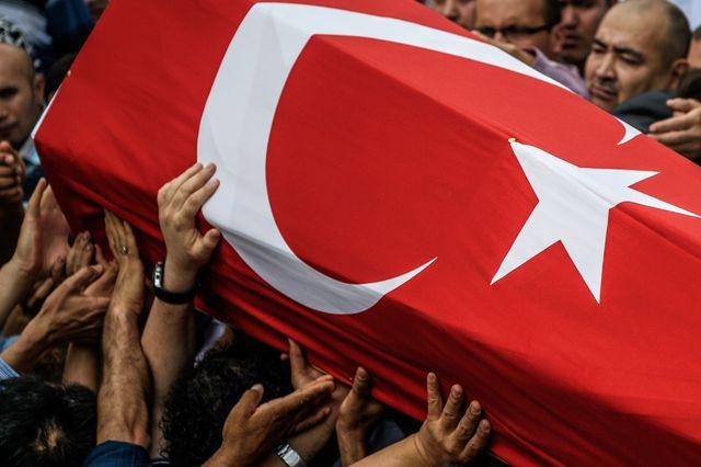 В Турции похоронили жертв страшного теракта