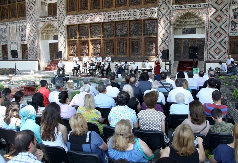 В рамках фестиваля «Шелковый путь» в Шеки выступил ансамбль «Зирвя»