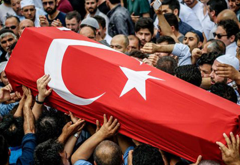 В Турции похоронили жертв страшного теракта