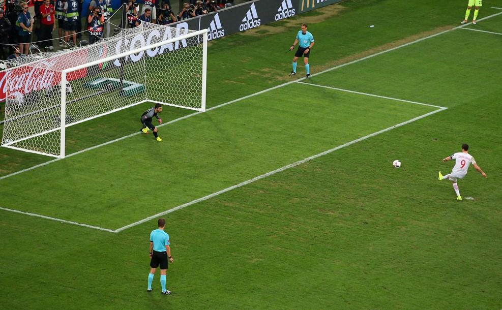 Португалия вышла в полуфинал Евро-2016