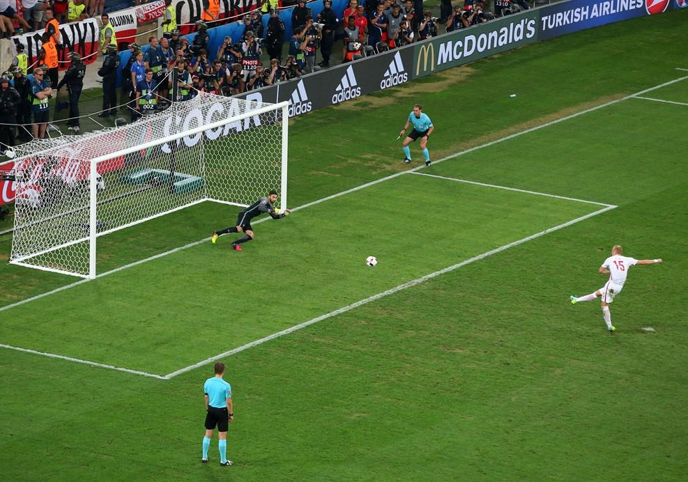 Португалия вышла в полуфинал Евро-2016