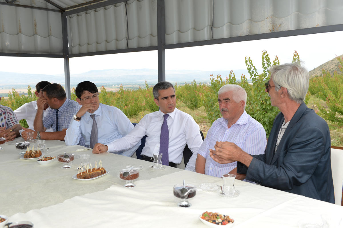 Heydər Əliyev Fondunun "Regional İnkişaf" İctimai Birliyi Yevlax və Şəkidə sakinlərlə görüşlər keçirib