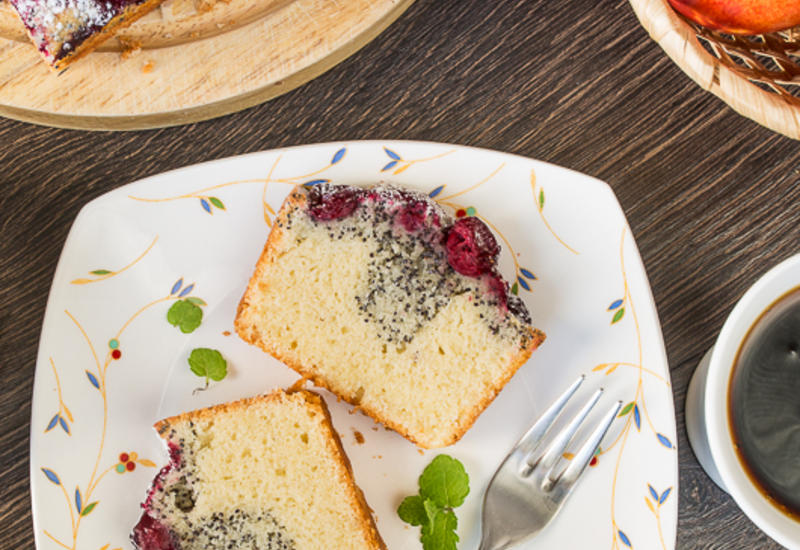 Вишнево-маковый кекс