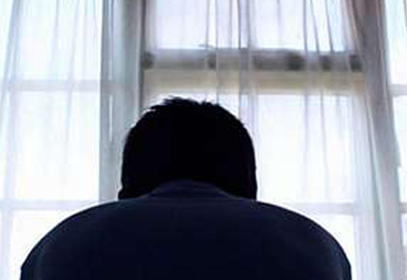 Arvadının görüşdüyü oğlanı zorladı: qadın alt paltarı geyindirib FOTOlarını çəkdi