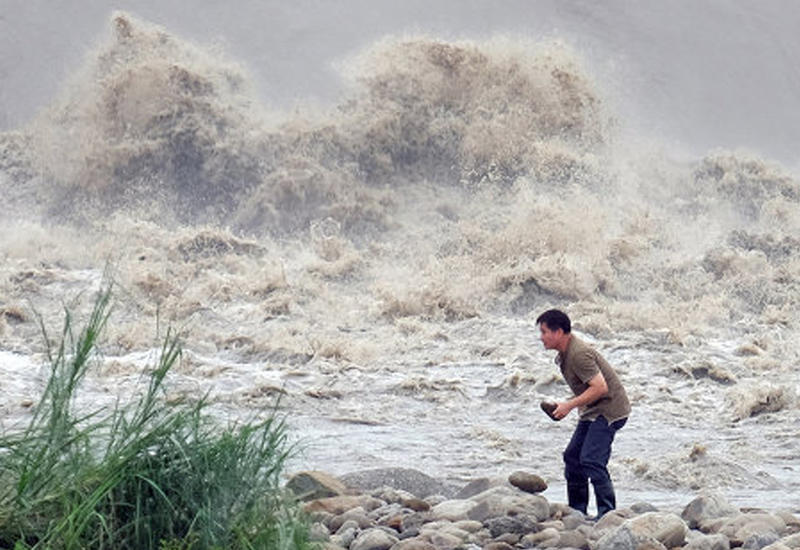 К Японии приближается мощный тайфун