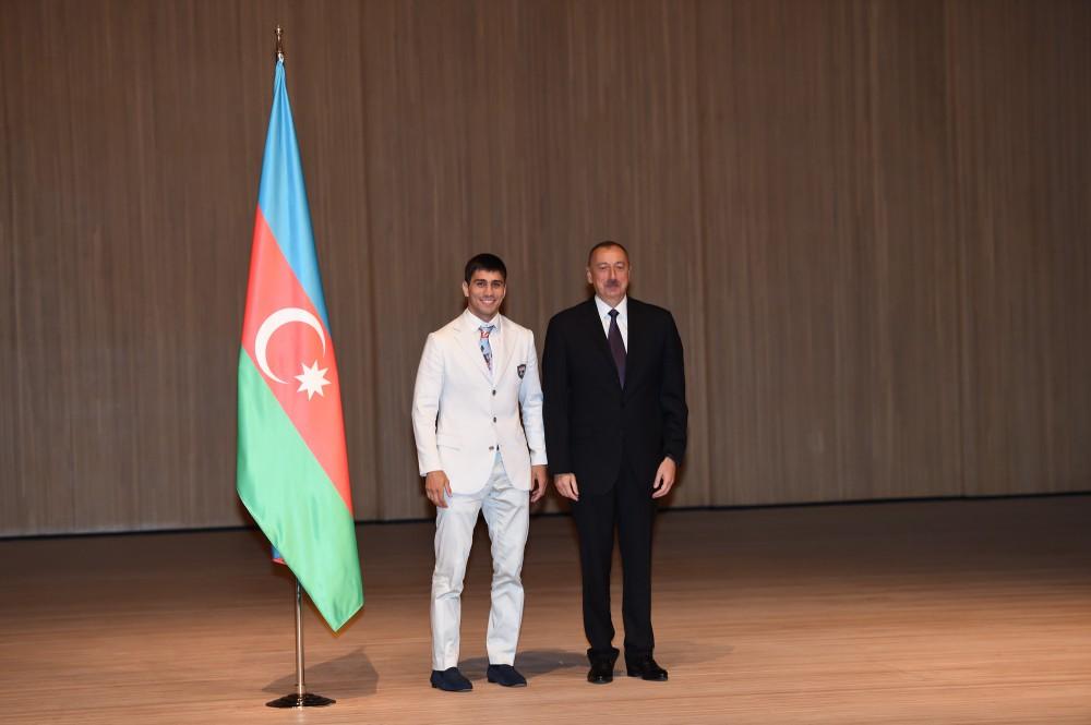 Президент Ильхам Алиев принял участие в проводах азербайджанской делегации на Олимпиаду в Рио-де-Жанейро