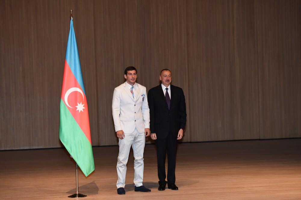 Президент Ильхам Алиев принял участие в проводах азербайджанской делегации на Олимпиаду в Рио-де-Жанейро