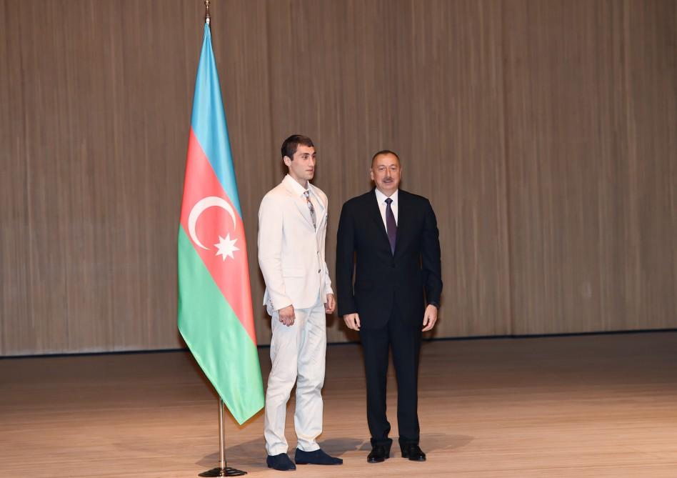 Президент Ильхам Алиев принял участие в проводах азербайджанской делегации на Олимпиаду в Рио-де-Жанейро