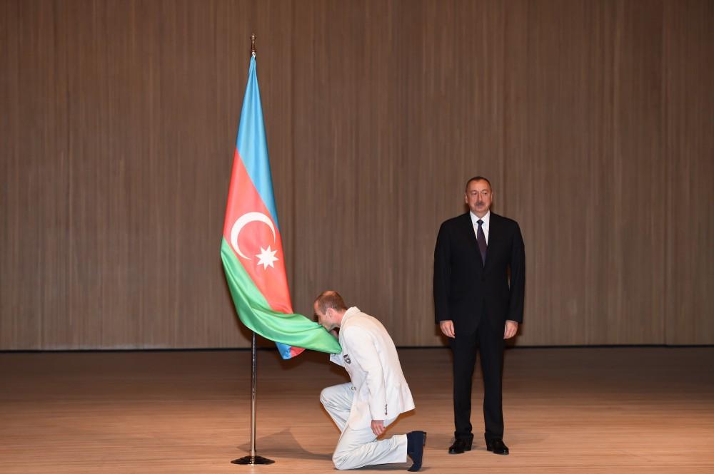 Президент Ильхам Алиев принял участие в проводах азербайджанской делегации на Олимпиаду в Рио-де-Жанейро