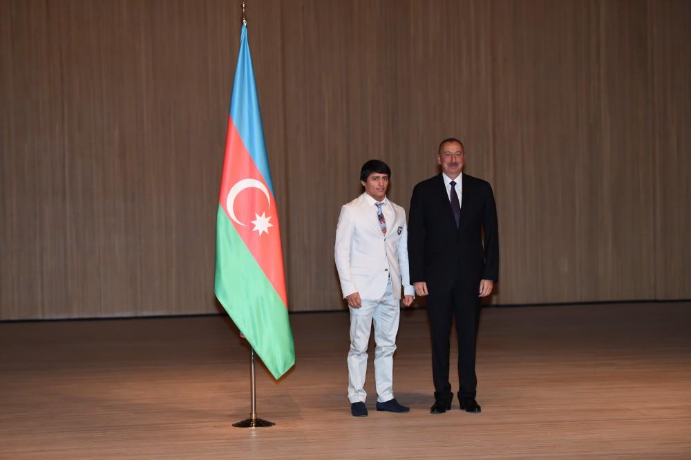 Президент Ильхам Алиев принял участие в проводах азербайджанской делегации на Олимпиаду в Рио-де-Жанейро