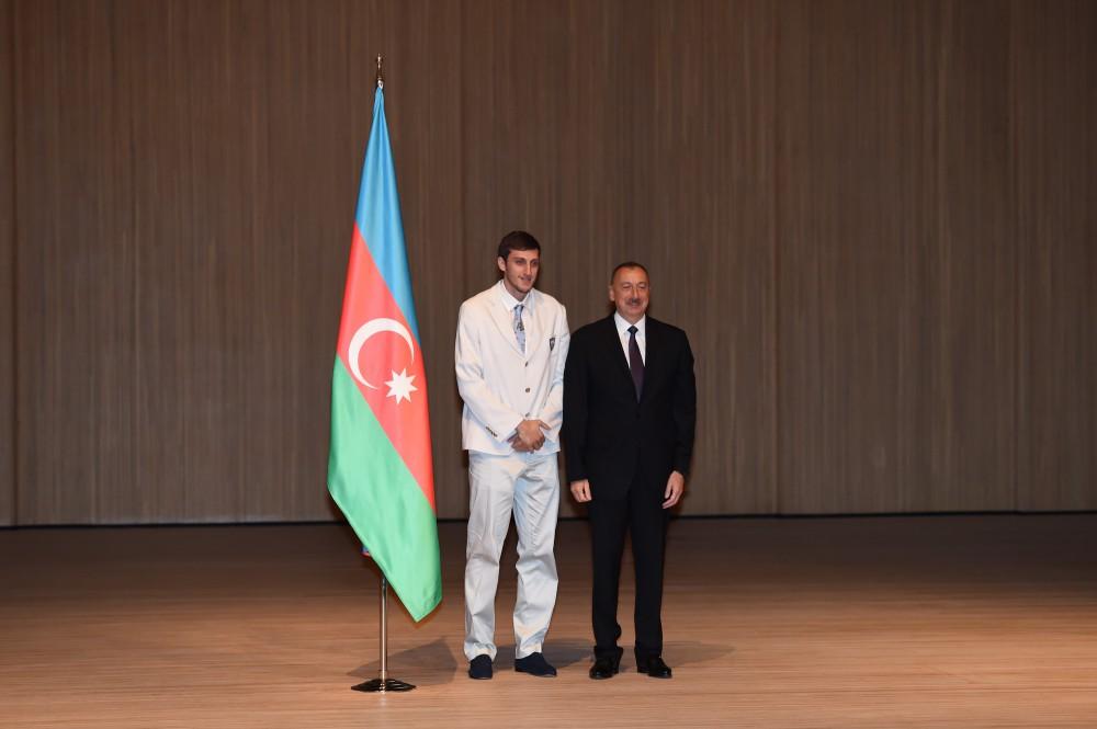 Президент Ильхам Алиев принял участие в проводах азербайджанской делегации на Олимпиаду в Рио-де-Жанейро