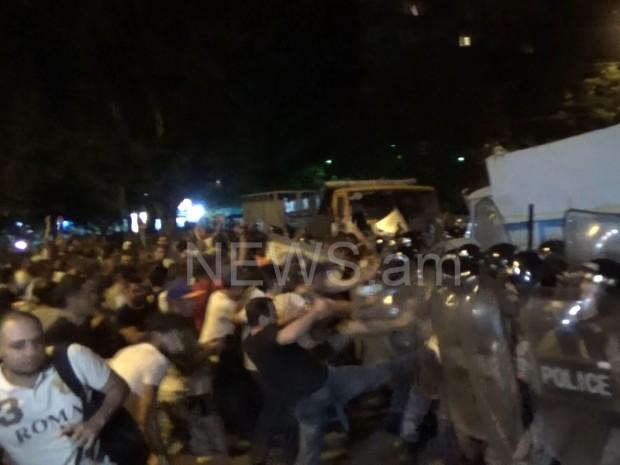 Побоище на улицах Еревана