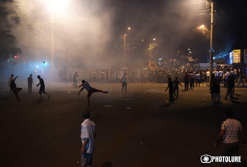 Побоище на улицах Еревана