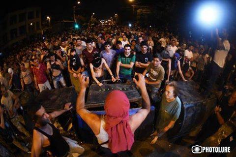 Побоище на улицах Еревана