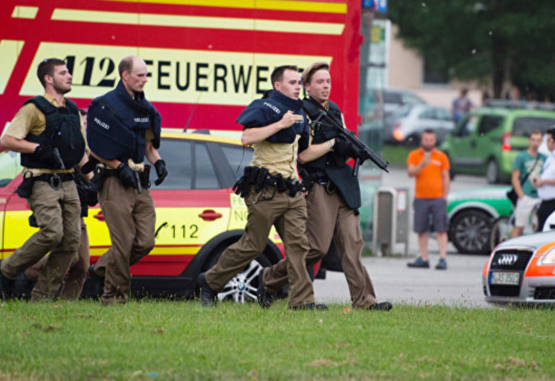 Полиция проводит спецоперацию в районе площади Карлсплатц в Мюнхене