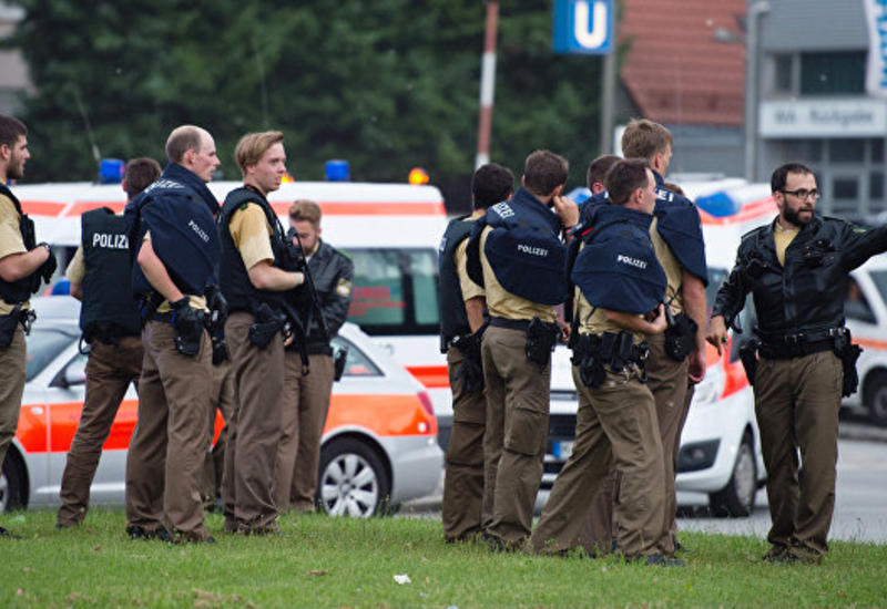 Полиция Мюнхена проводит спецоперацию по поимке стрелка во всем городе