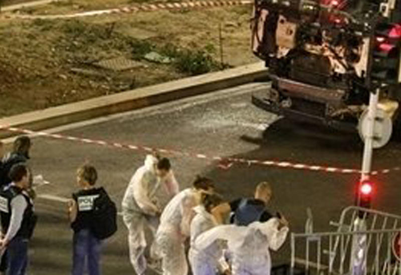 Мотоциклист, пытавшийся остановить террориста в Ницце, оказался жив