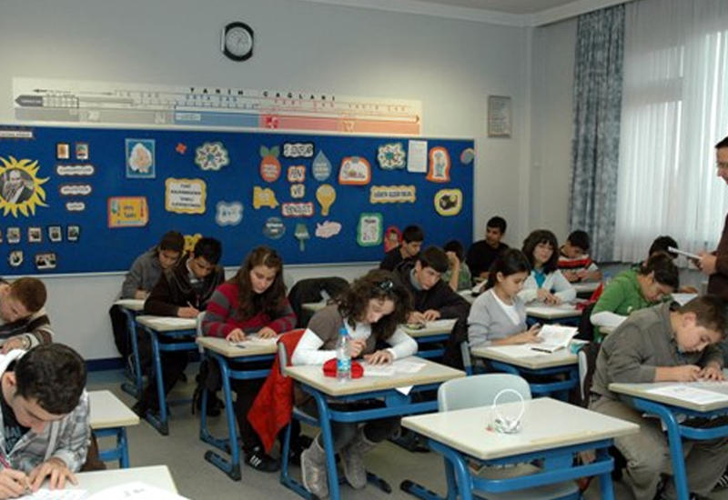 В Турции закрывают более 900 частных школ