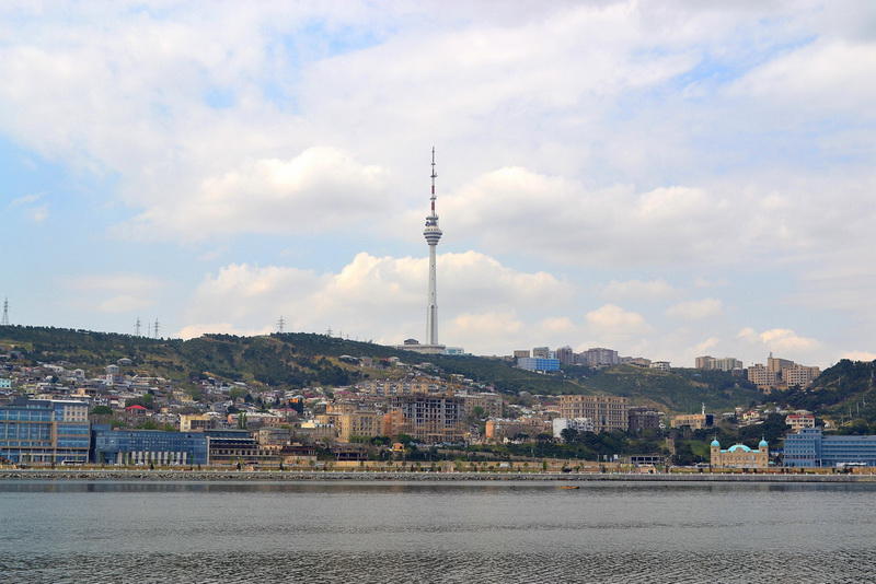 Иностранные туристы в восхищении от великолепия Бакинской бухты