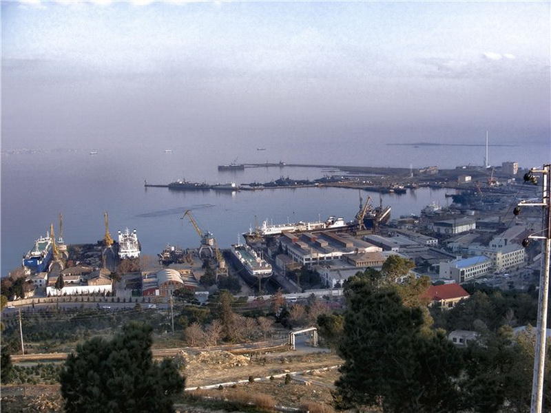 Иностранные туристы в восхищении от великолепия Бакинской бухты