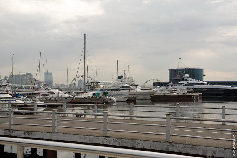 Иностранные туристы в восхищении от великолепия Бакинской бухты