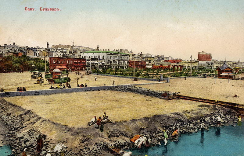 Иностранные туристы в восхищении от великолепия Бакинской бухты